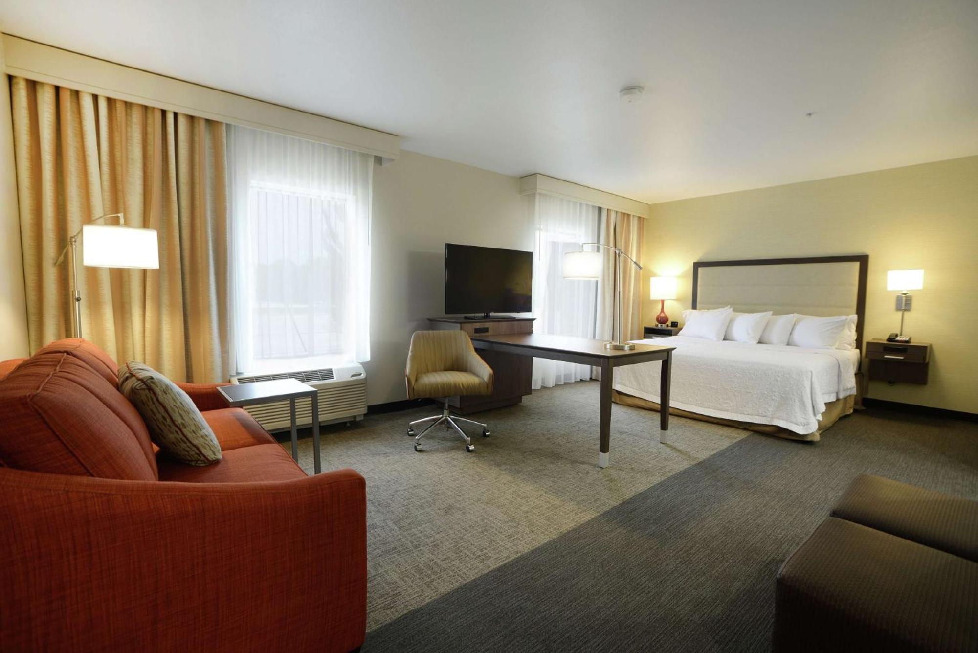 Hampton & Hotel 3*